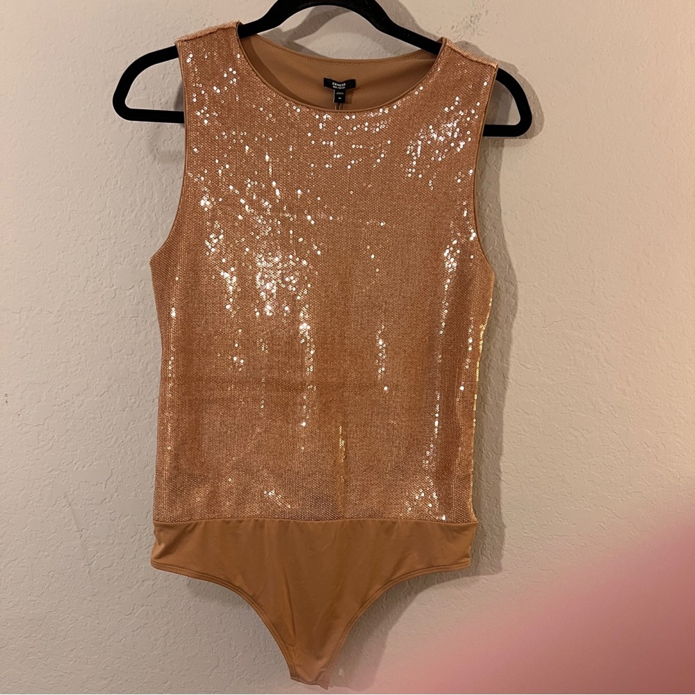 Express 🎁 NWT Body Contour Sequin Bodysuit Medium Sleeveless Tan Brown Side Zip